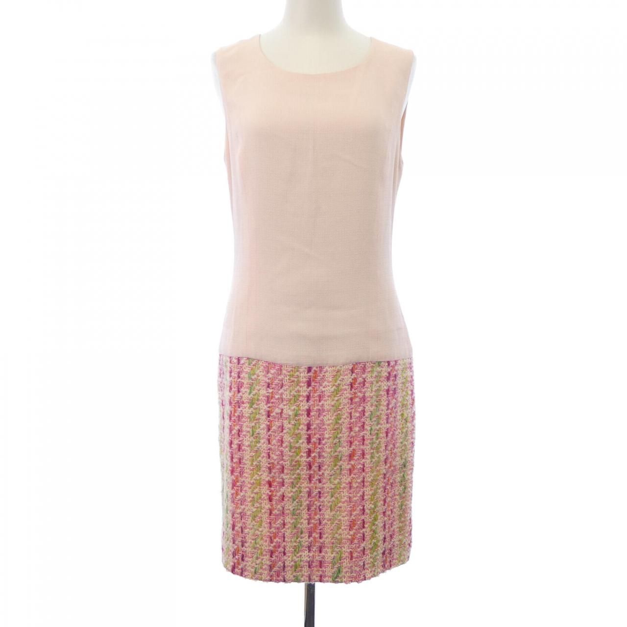 Chanel Vintage Suit Pink — view 8