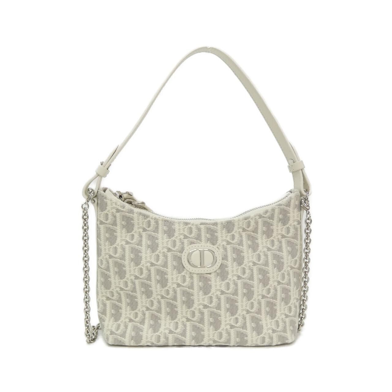 Dior Oblique 30 Montaigne in Shoulder