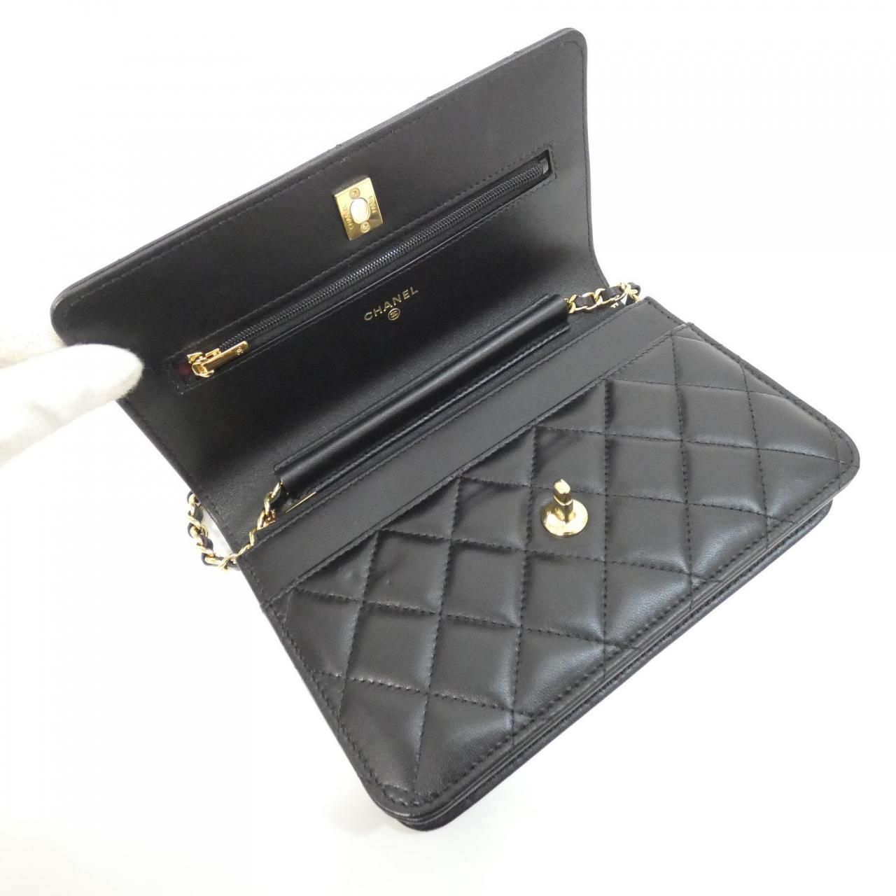 Chanel Chain Shoulder Bag Black — view 7
