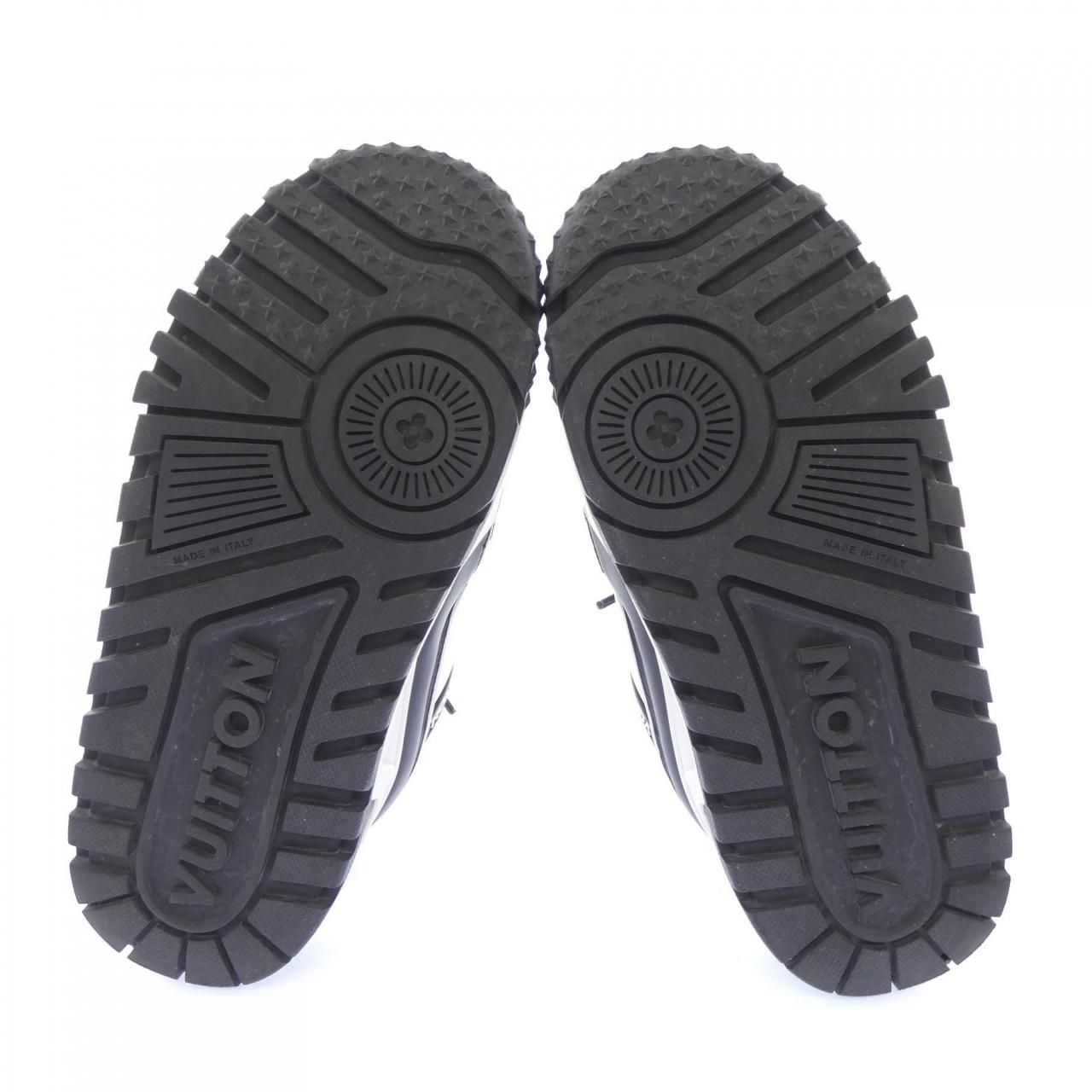 Louis Vuitton LV Trainer Maxi Line Sneakers — view 4