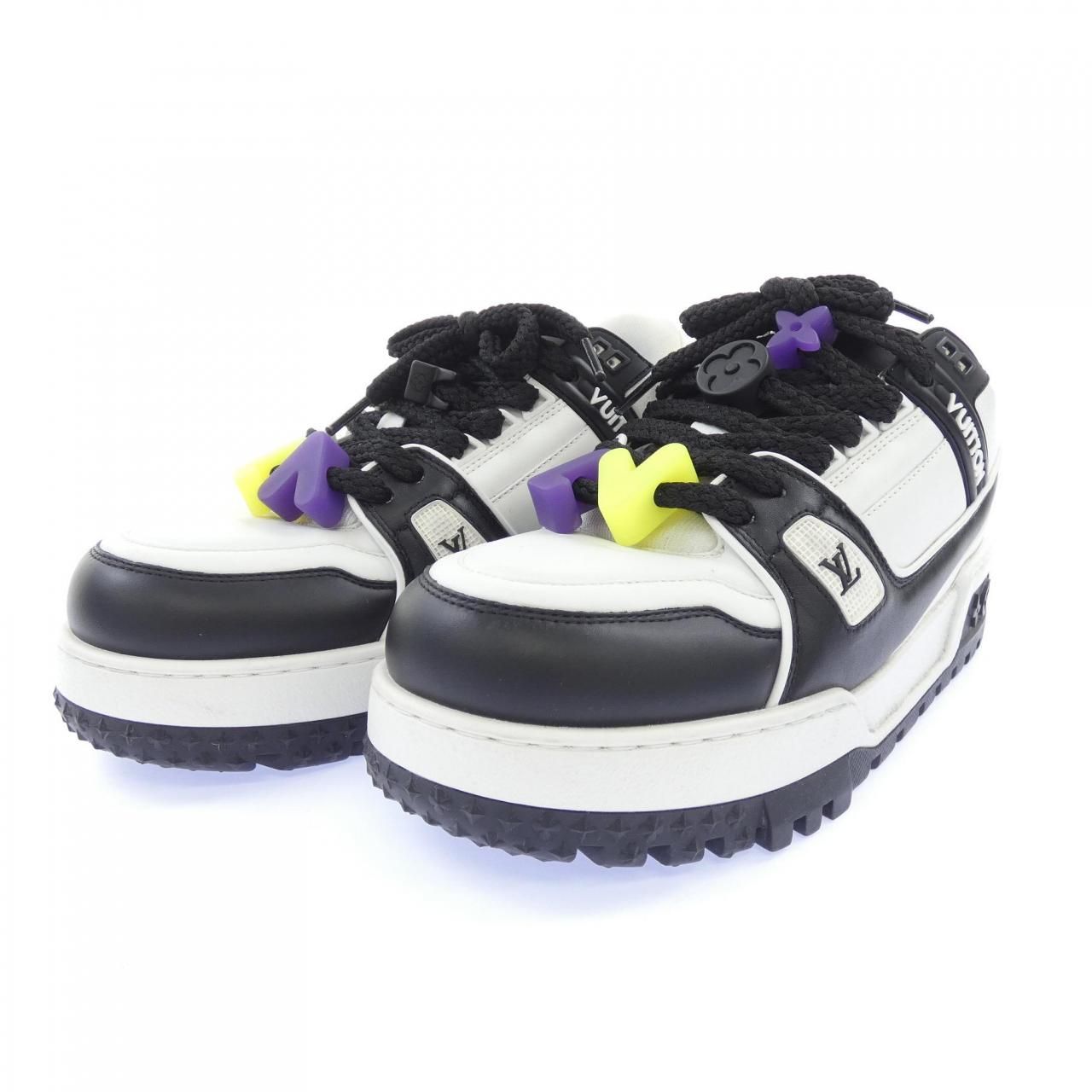 Louis Vuitton LV Trainer Maxi Line Sneakers — view 3