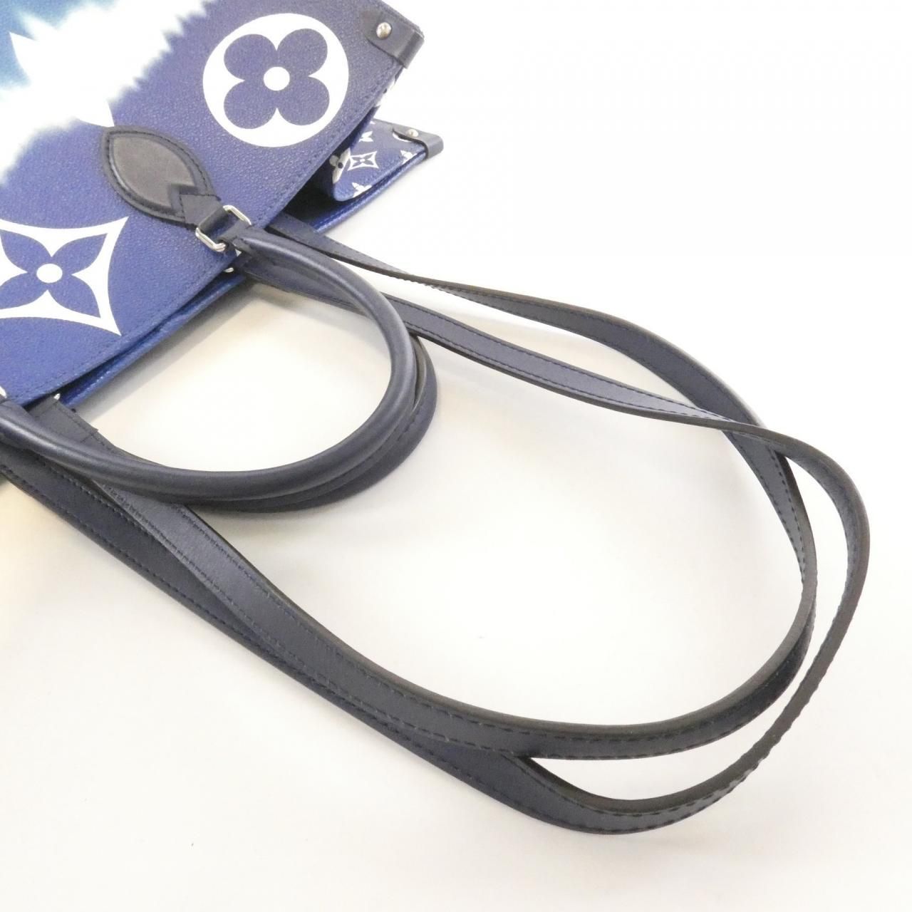 Louis Vuitton LV Escale On The Go GM — view 5