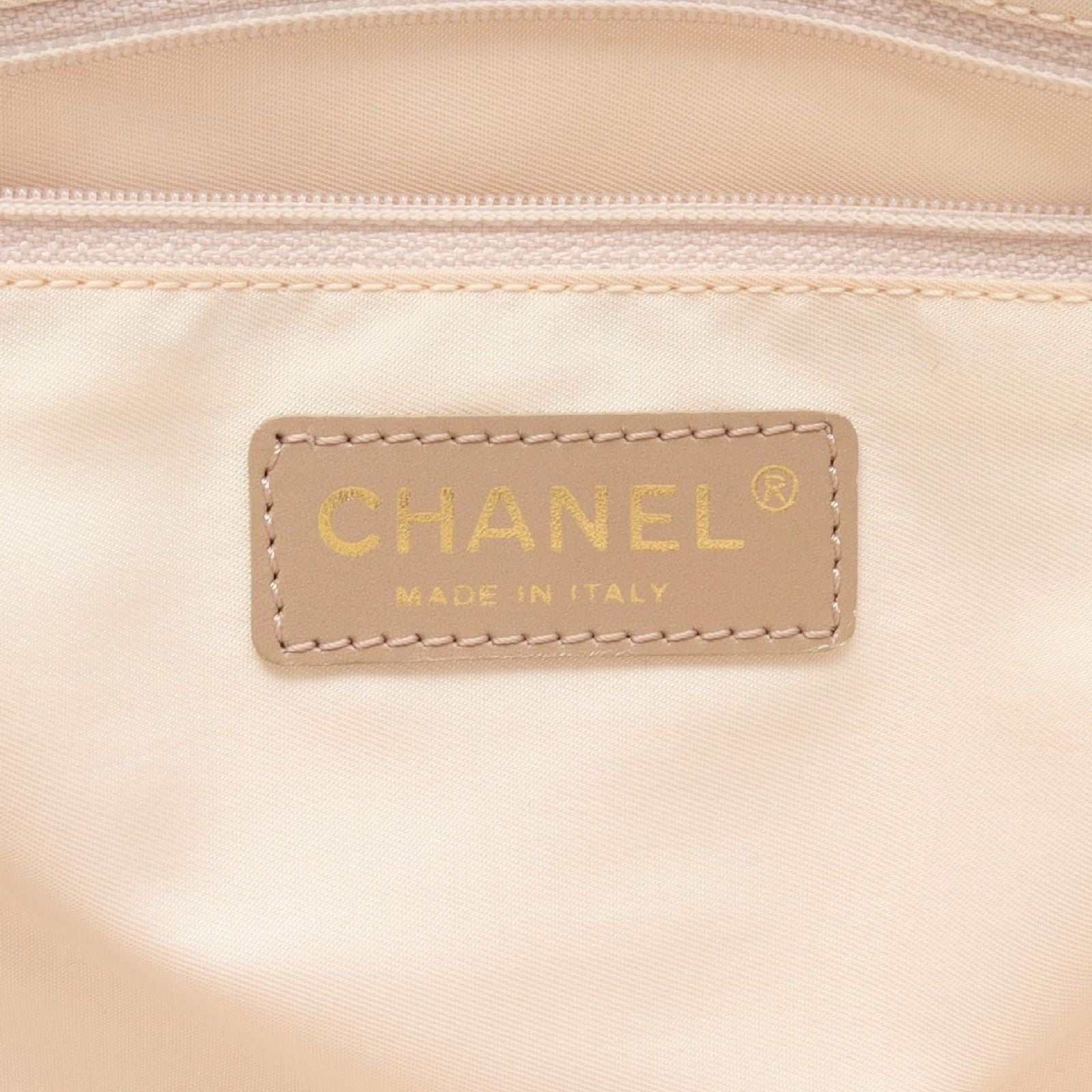 Chanel Tote New Travelline Beige Leather — view 4