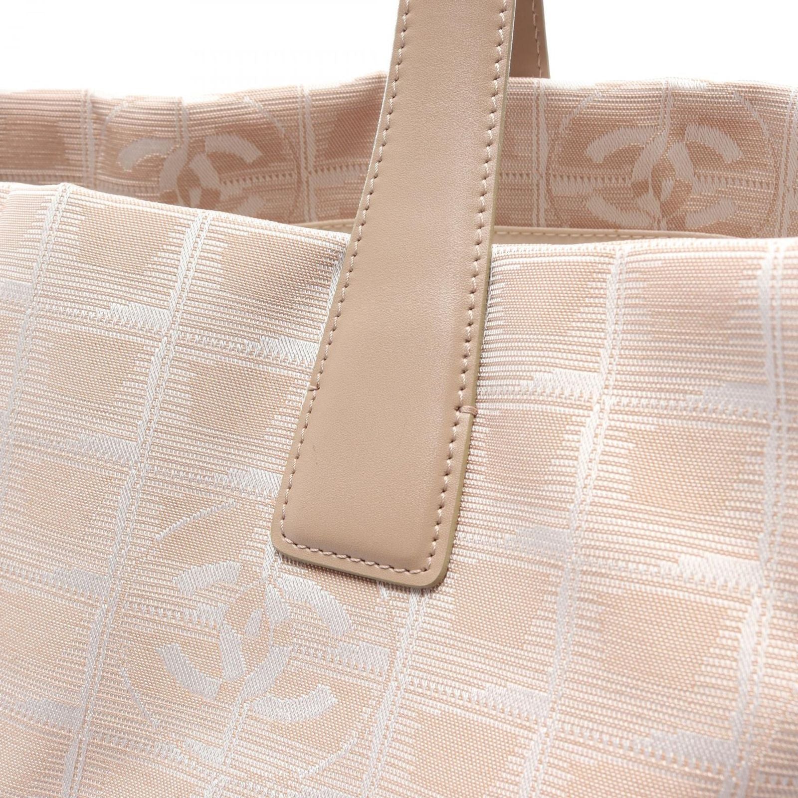 Chanel Tote New Travelline Beige Leather — view 8