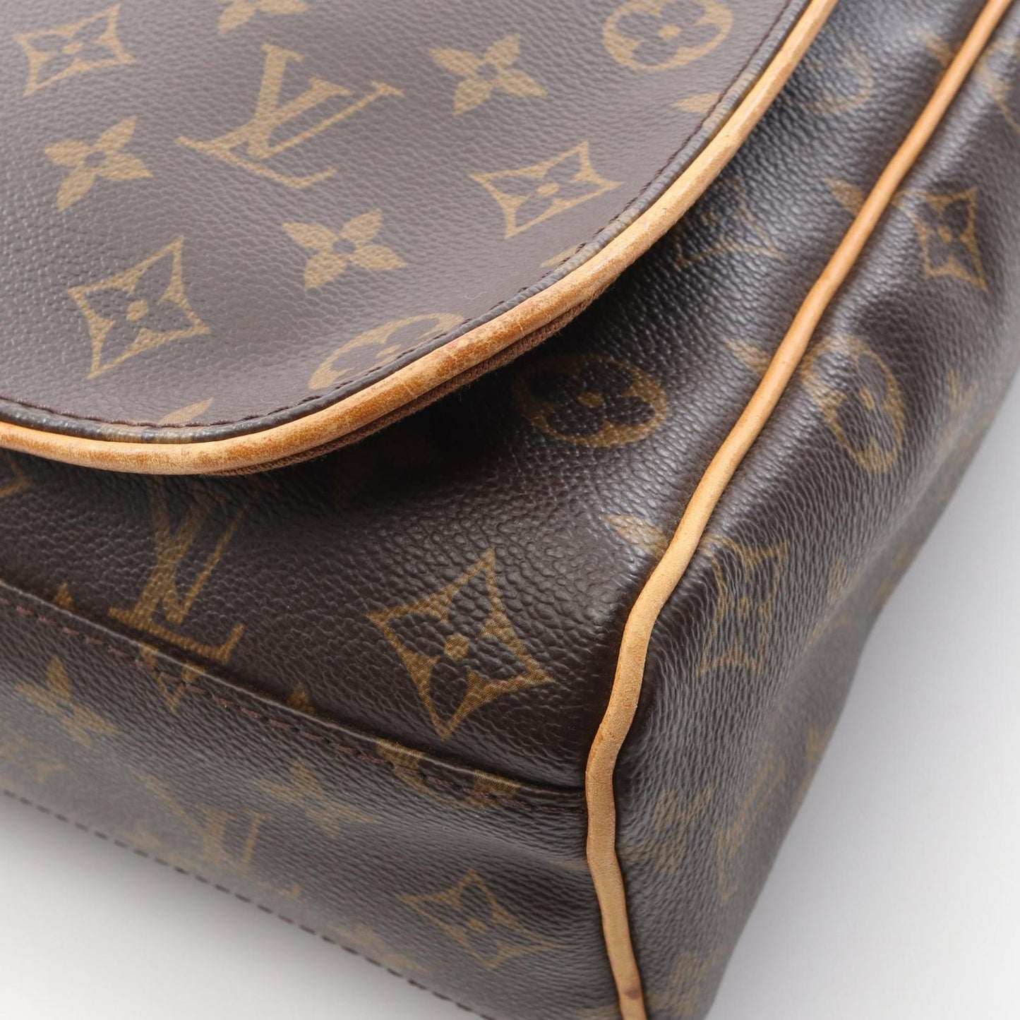 Louis Vuitton Shoulder Bag Aves Leather — view 9