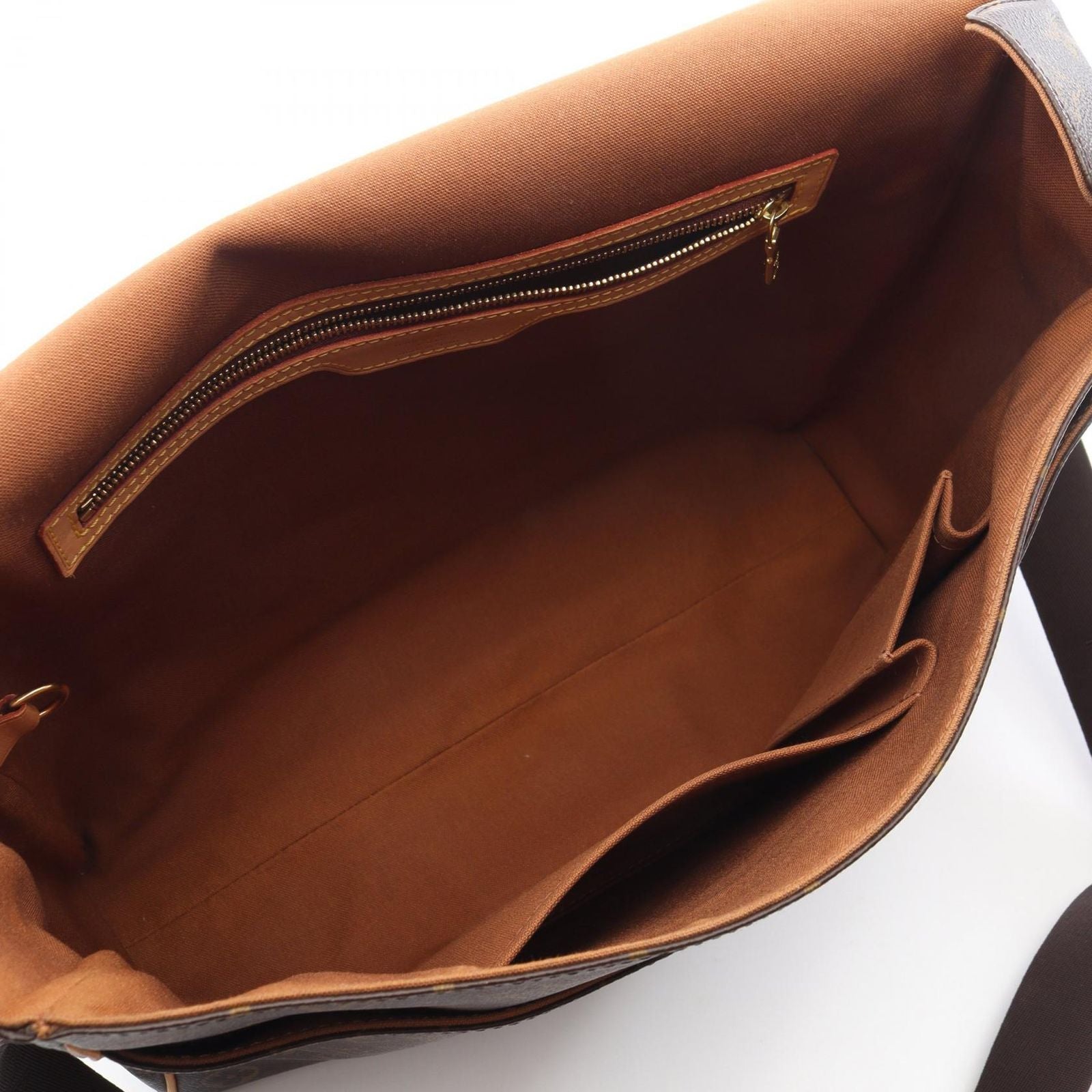 Louis Vuitton Shoulder Bag Aves Leather — view 3