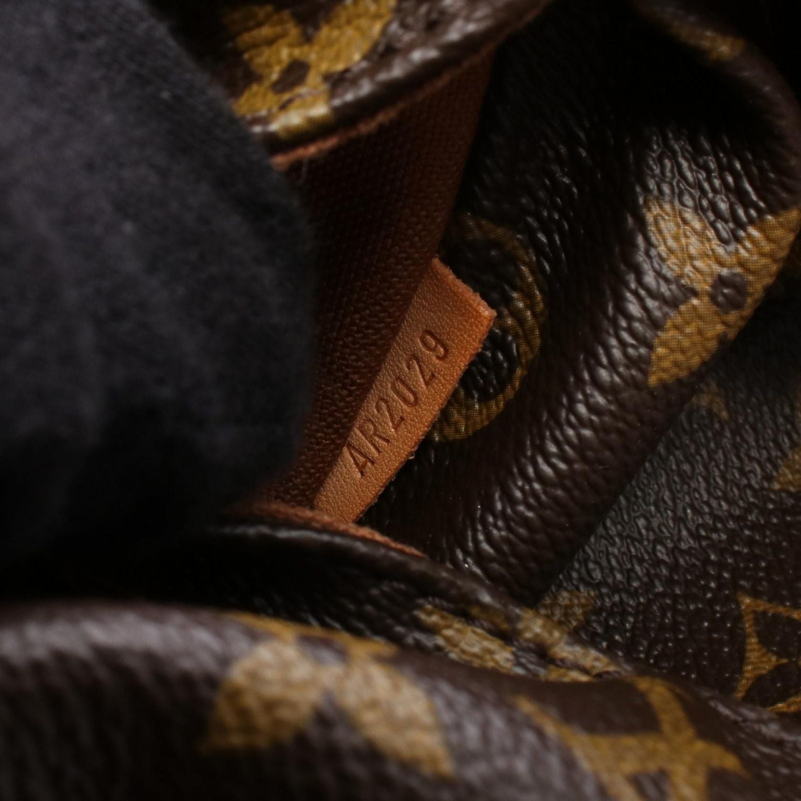 Louis Vuitton Tote Totally GM Leather — view 5