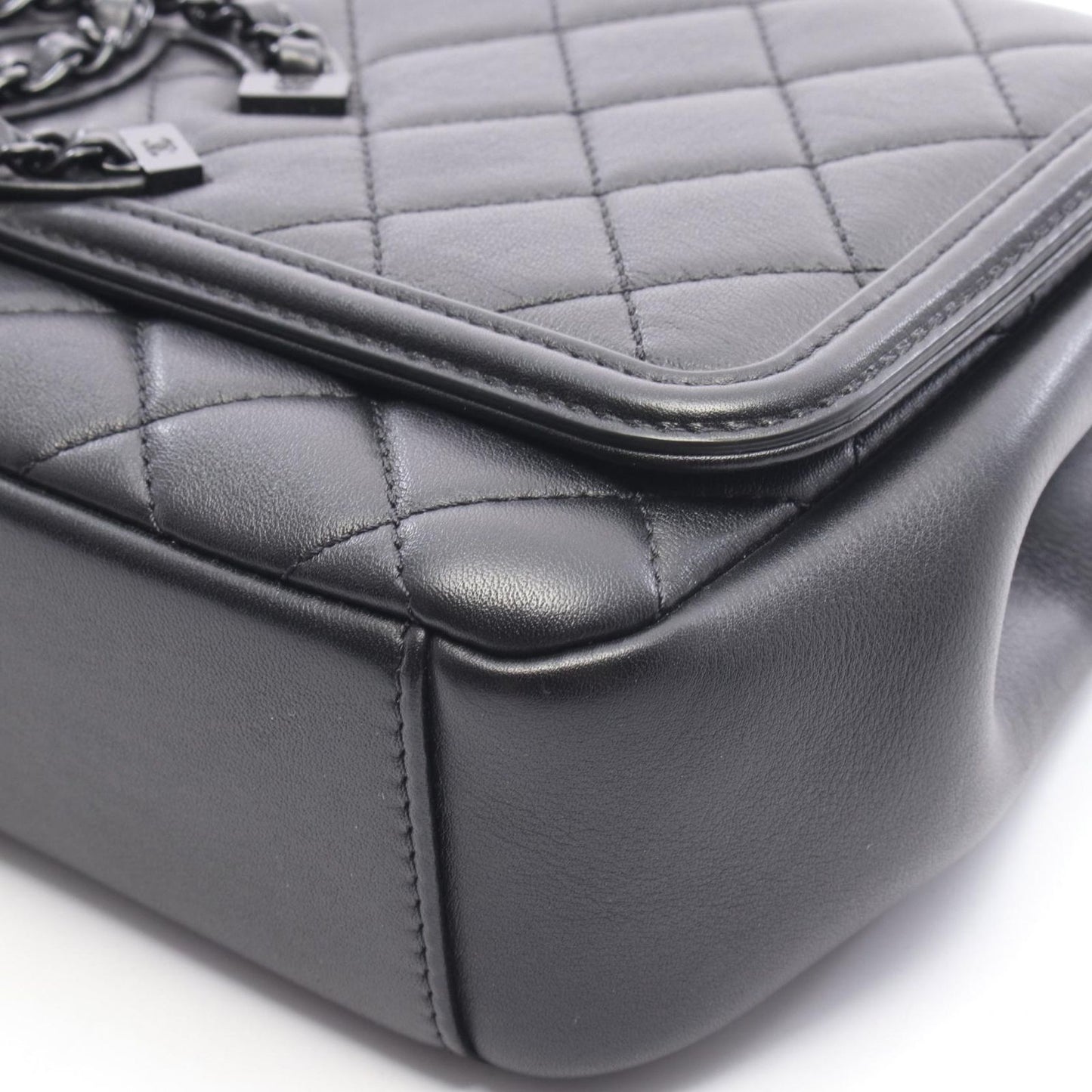 Chanel Shoulder Bag Quilted Black Leather Chain — view 7