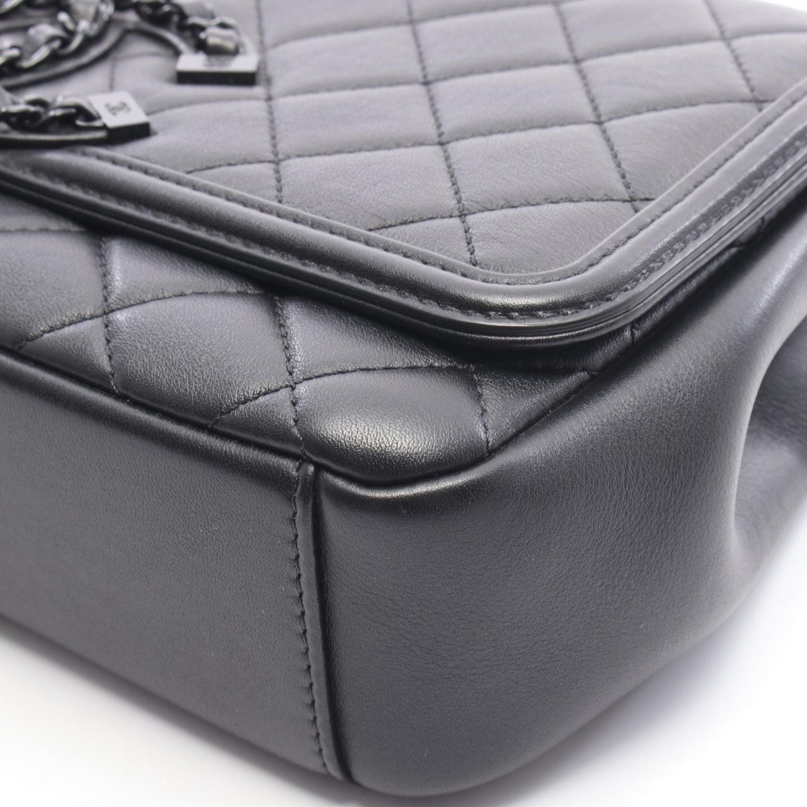 Chanel Shoulder Bag Quilted Black Leather Chain — view 7