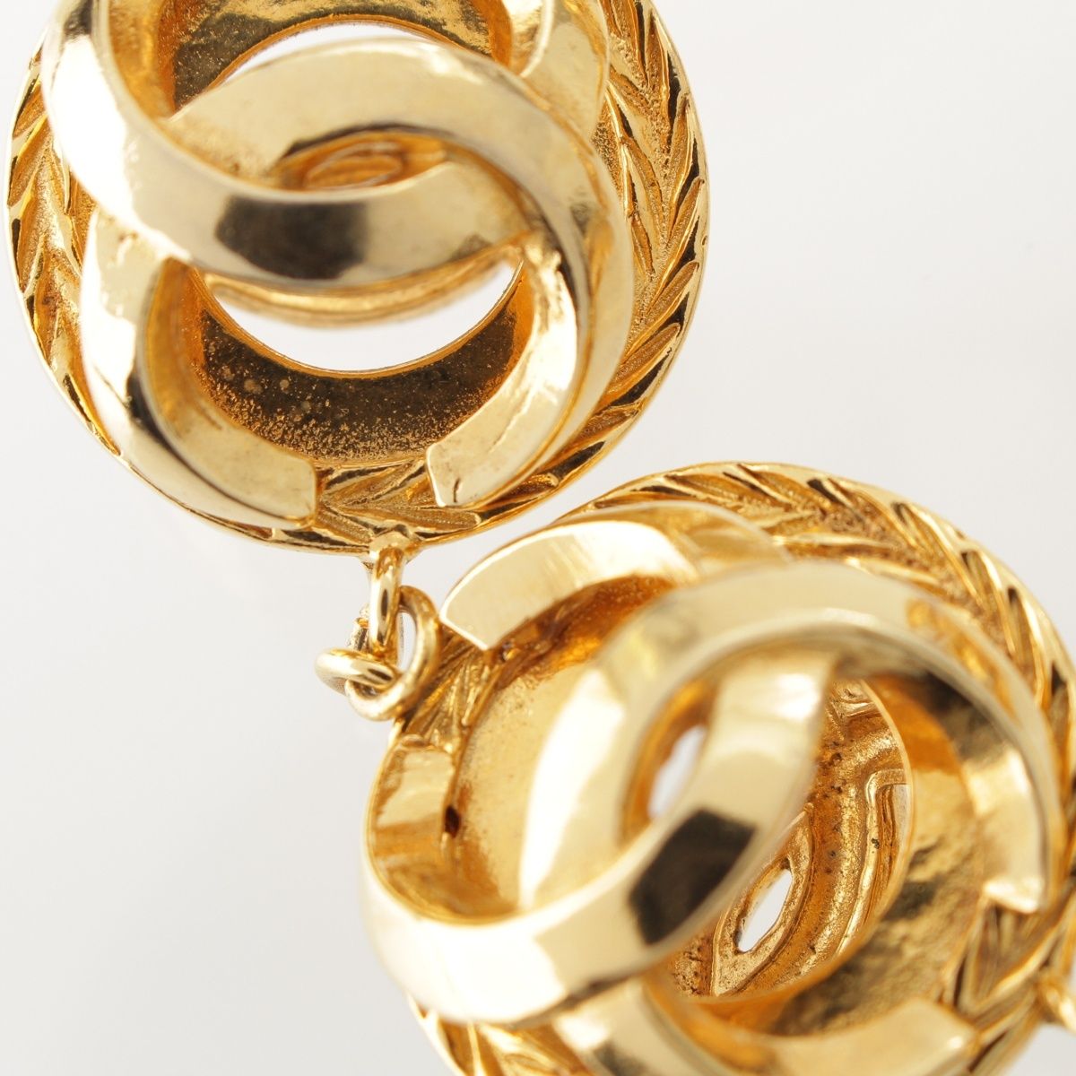 Chanel CC Logo Ball Bracelet Gold Plated — view 6