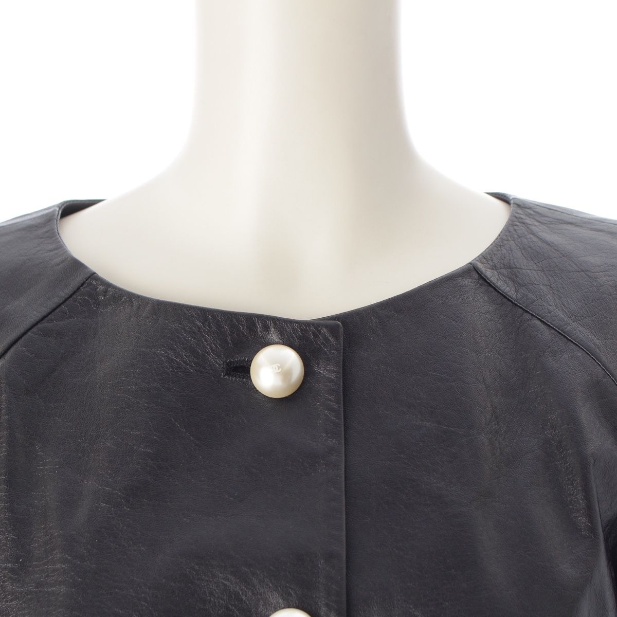 Chanel Lambskin Leather CC Logo Pearl Button Cropped Jacket Black 36 — view 5