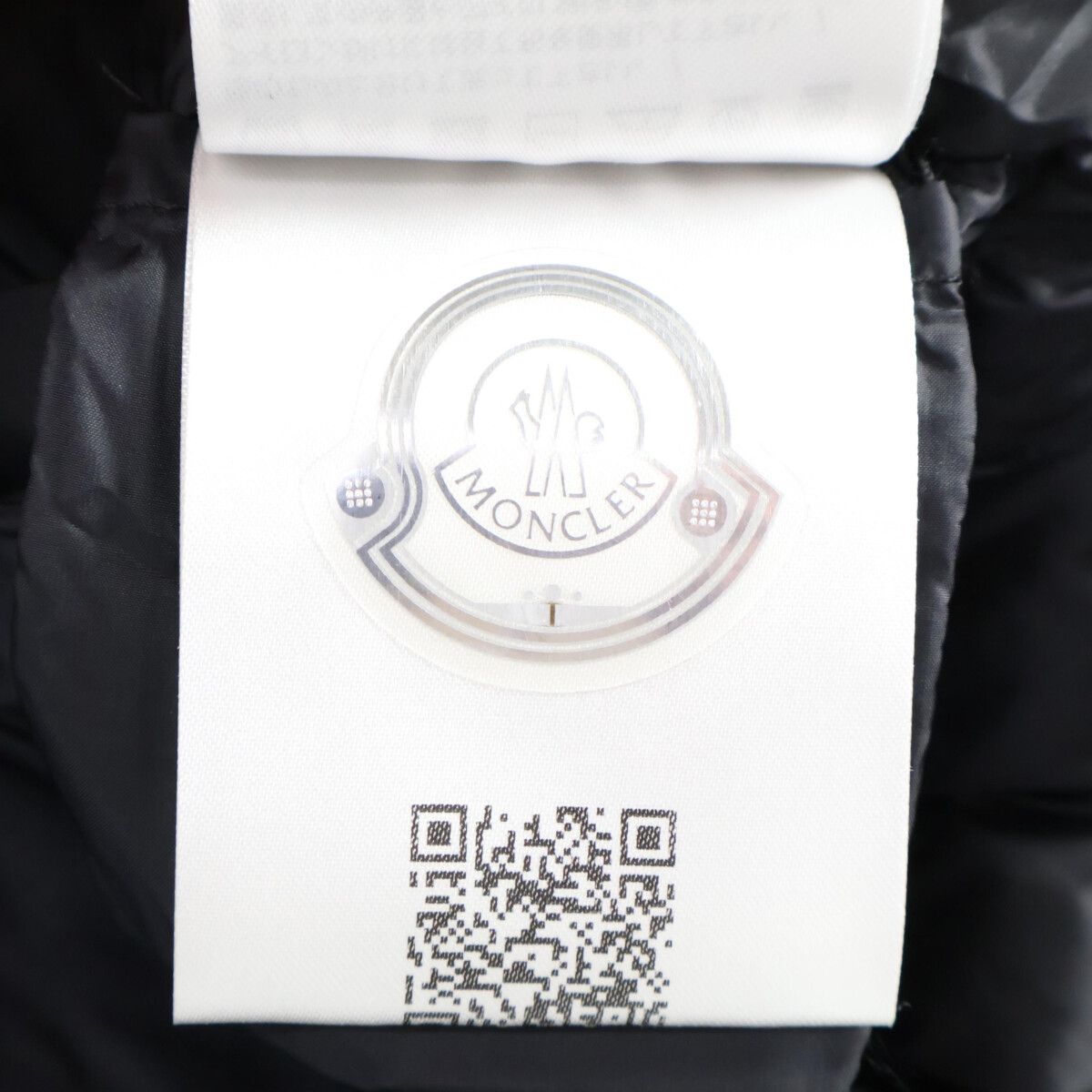 Moncler Avoce Short Down Jacket — view 9