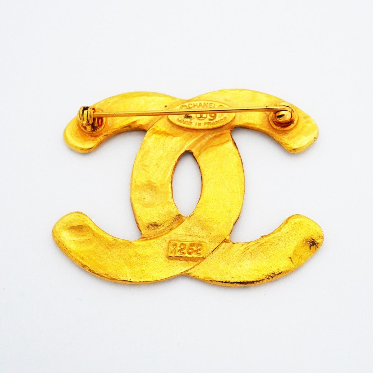 Chanel Brooch Vintage CC Logo Gold Plated — view 5