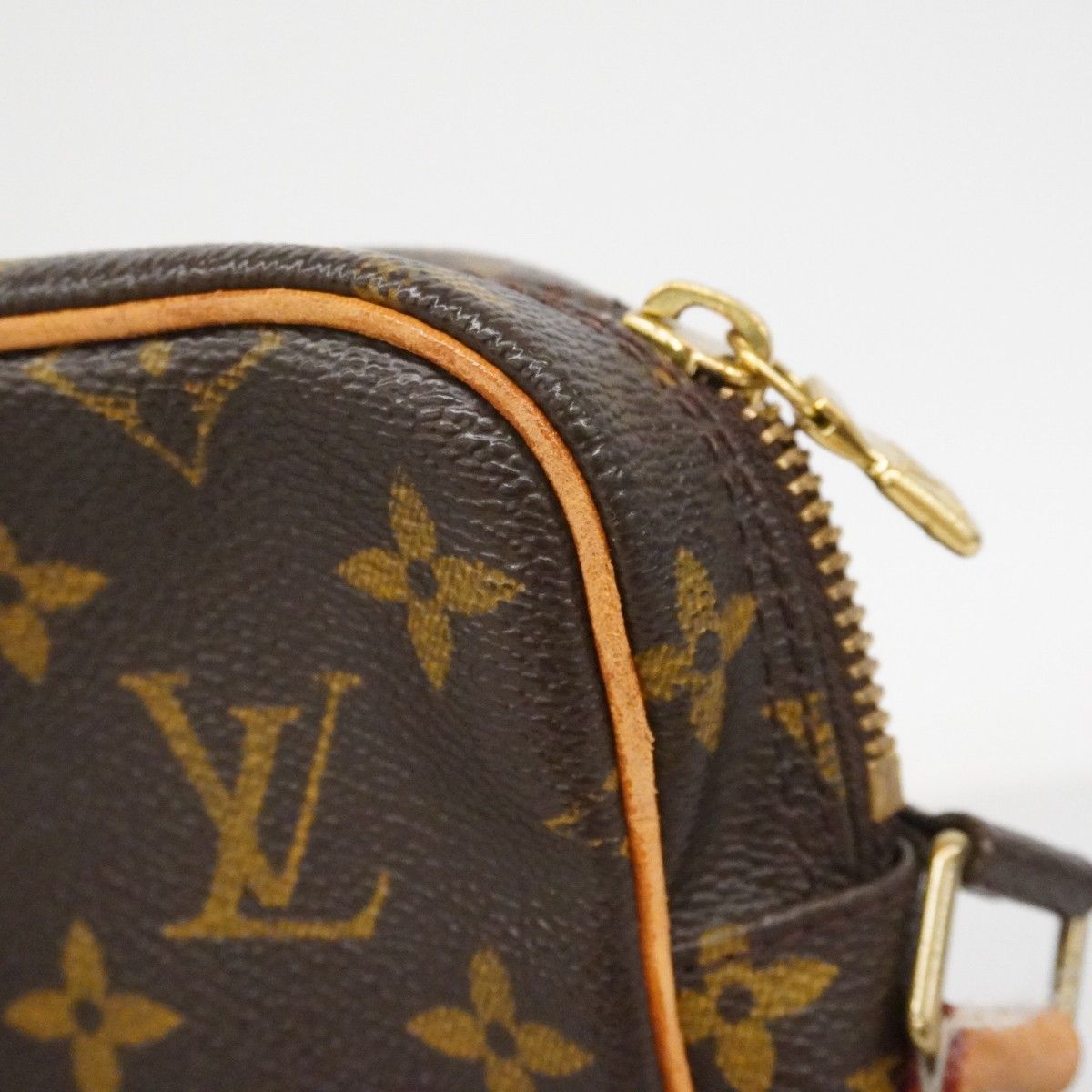 Louis Vuitton Shoulder Bag Monogram Amazon Brown — view 9