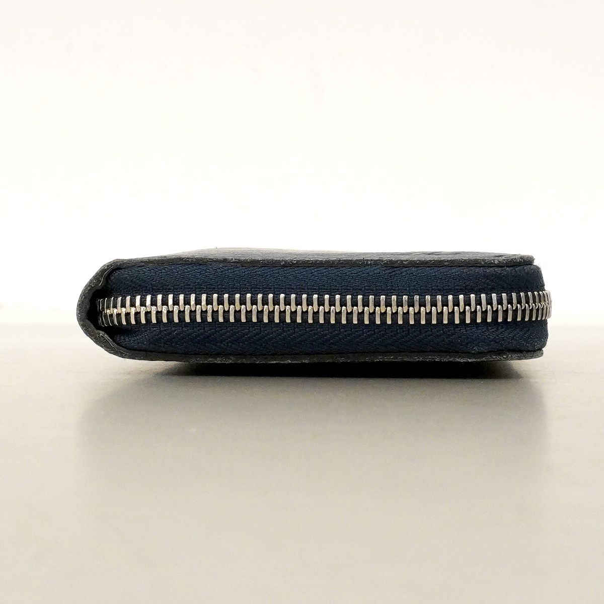 Louis Vuitton Wallet Taiga Zippy Vertical Blue Marine — view 3