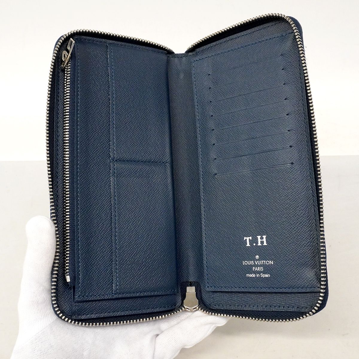 Louis Vuitton Wallet Taiga Zippy Vertical Blue Marine — view 4