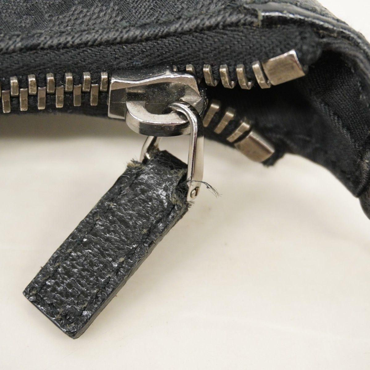 Gucci Handbag GG Canvas Black Silver — view 9