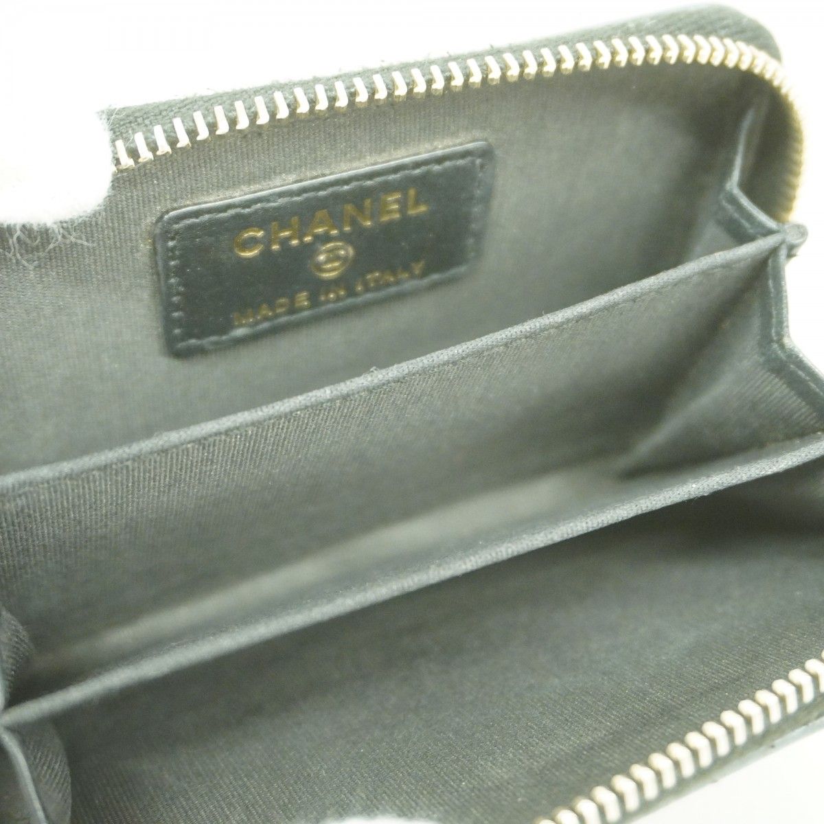 Chanel Coin Case CC Filigree Caviar Leather Black Gold — view 3