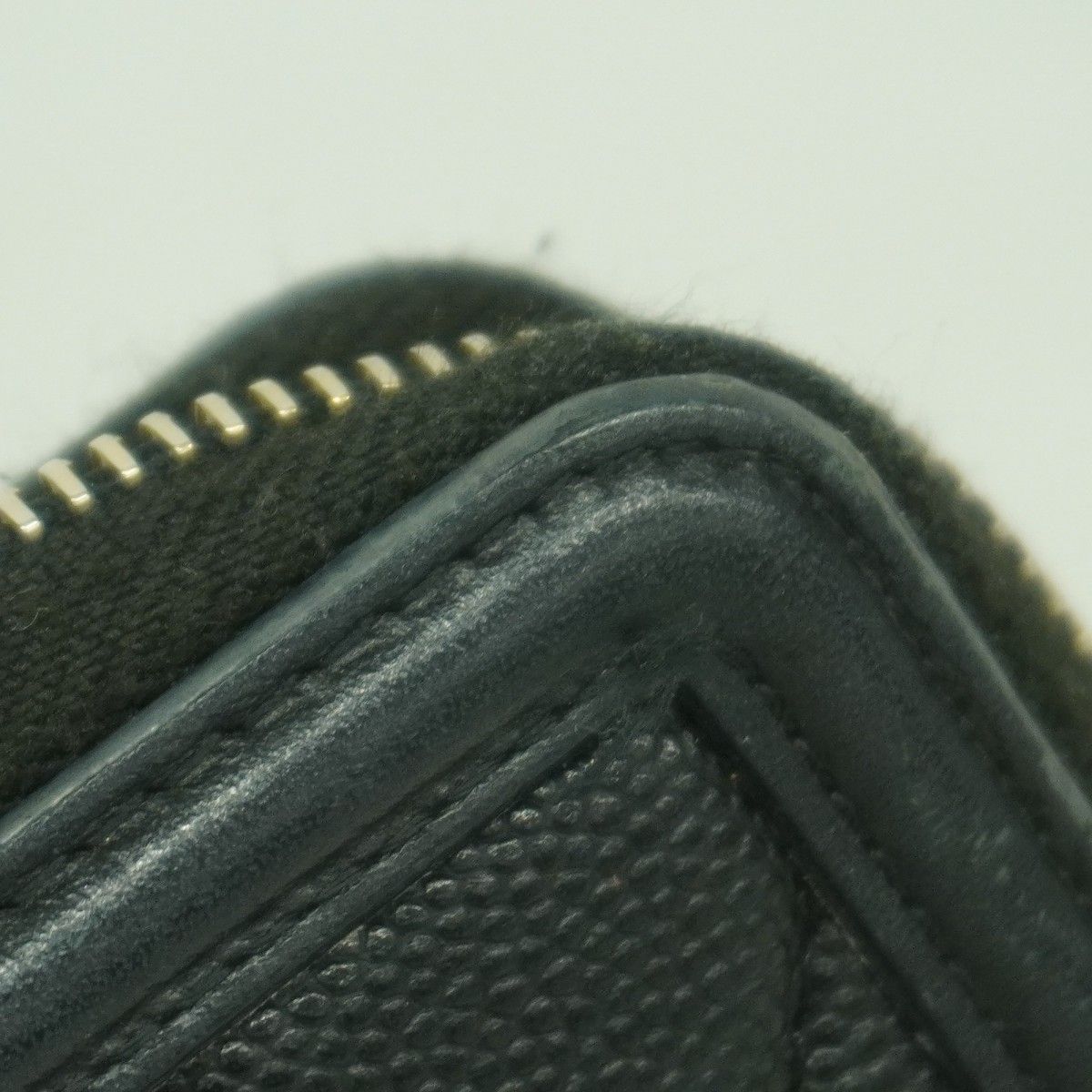 Chanel Coin Case CC Filigree Caviar Leather Black Gold — view 7