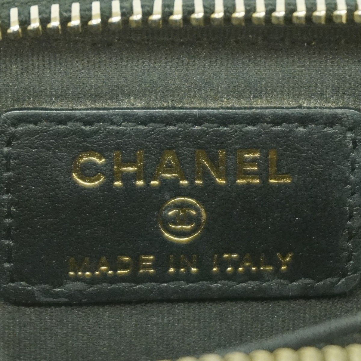 Chanel Coin Case CC Filigree Caviar Leather Black Gold — view 4