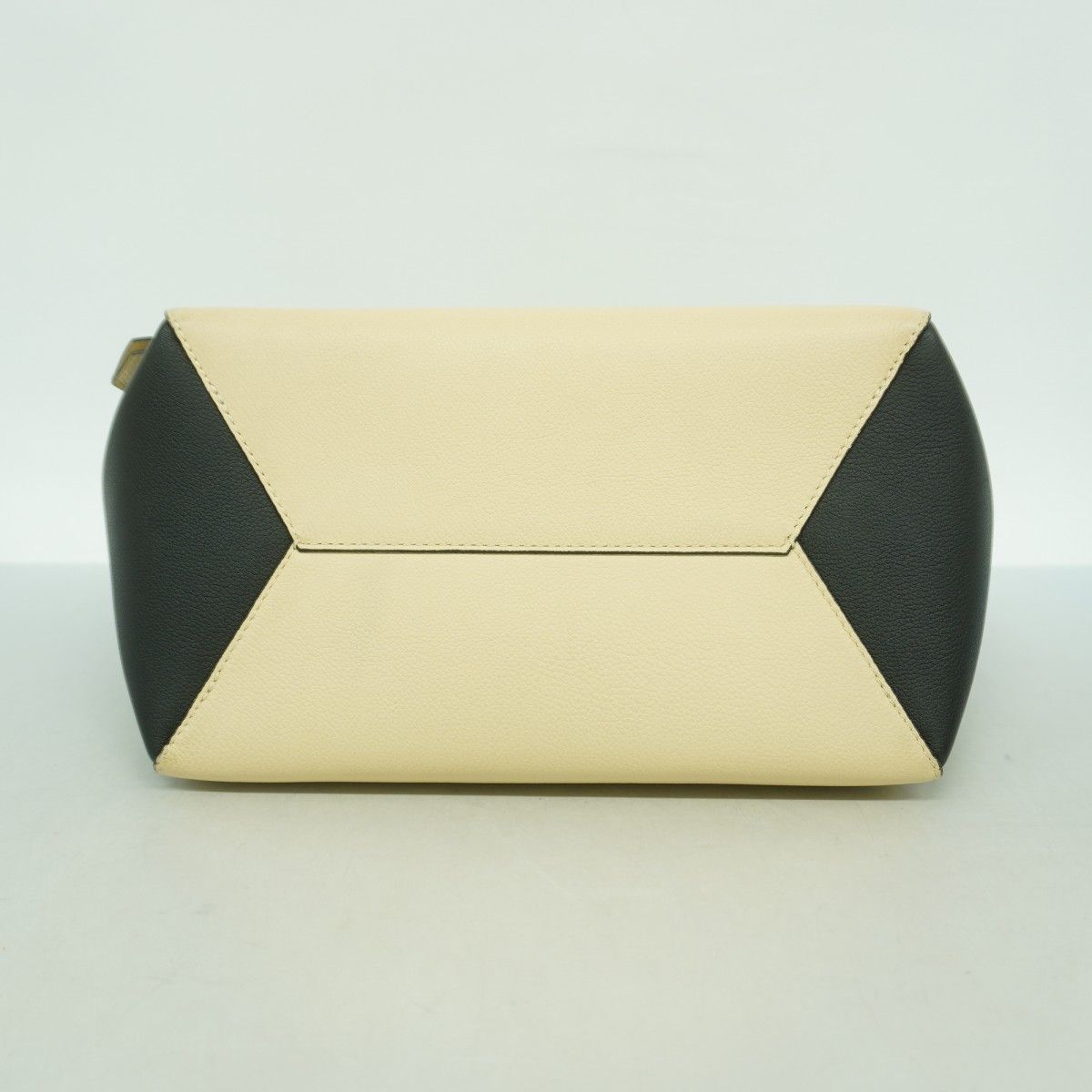 Louis Vuitton Tote Lockme Cover Vanille Noir — view 3