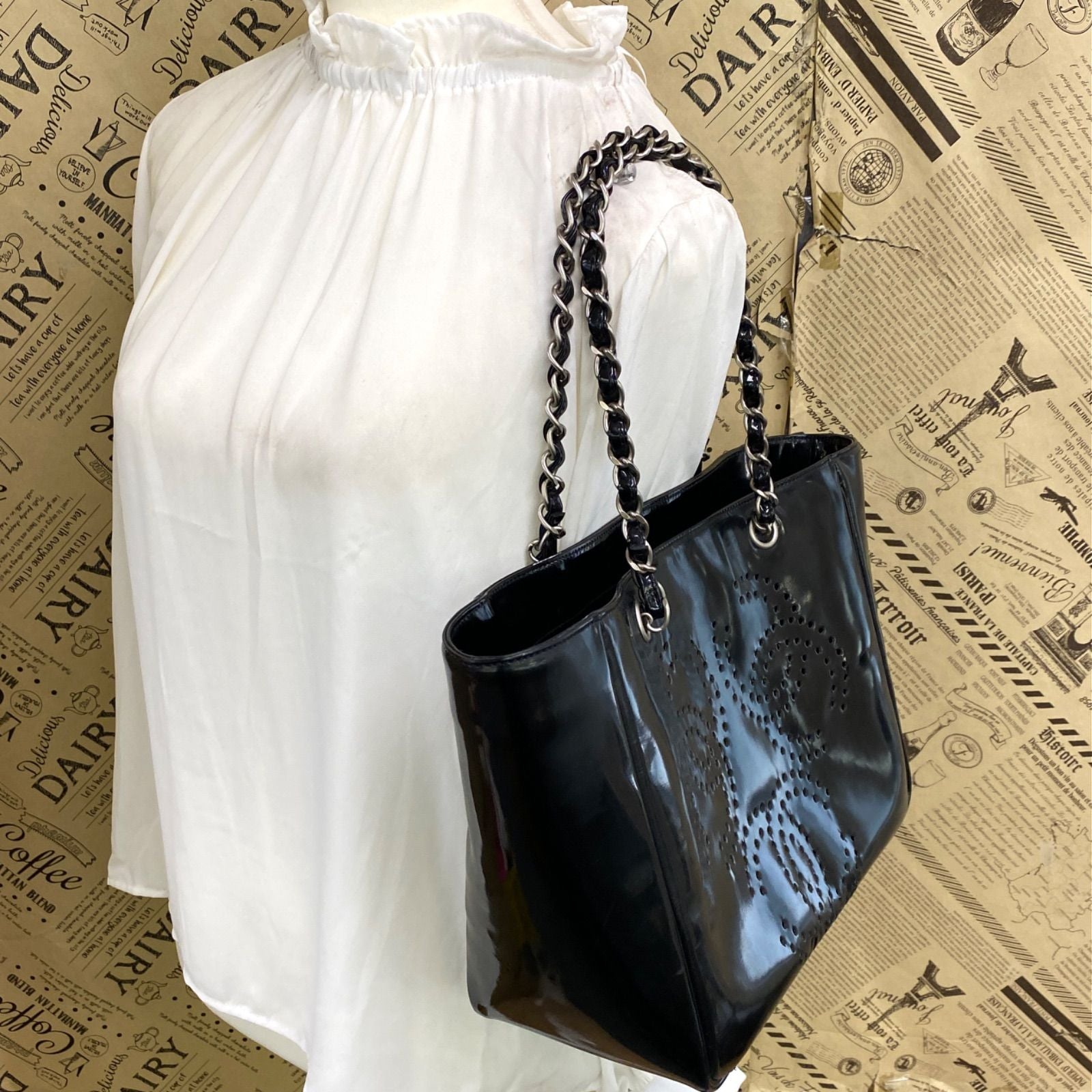 Chanel Tote CC Logo Black Perforated Leather Chain Business — view 3