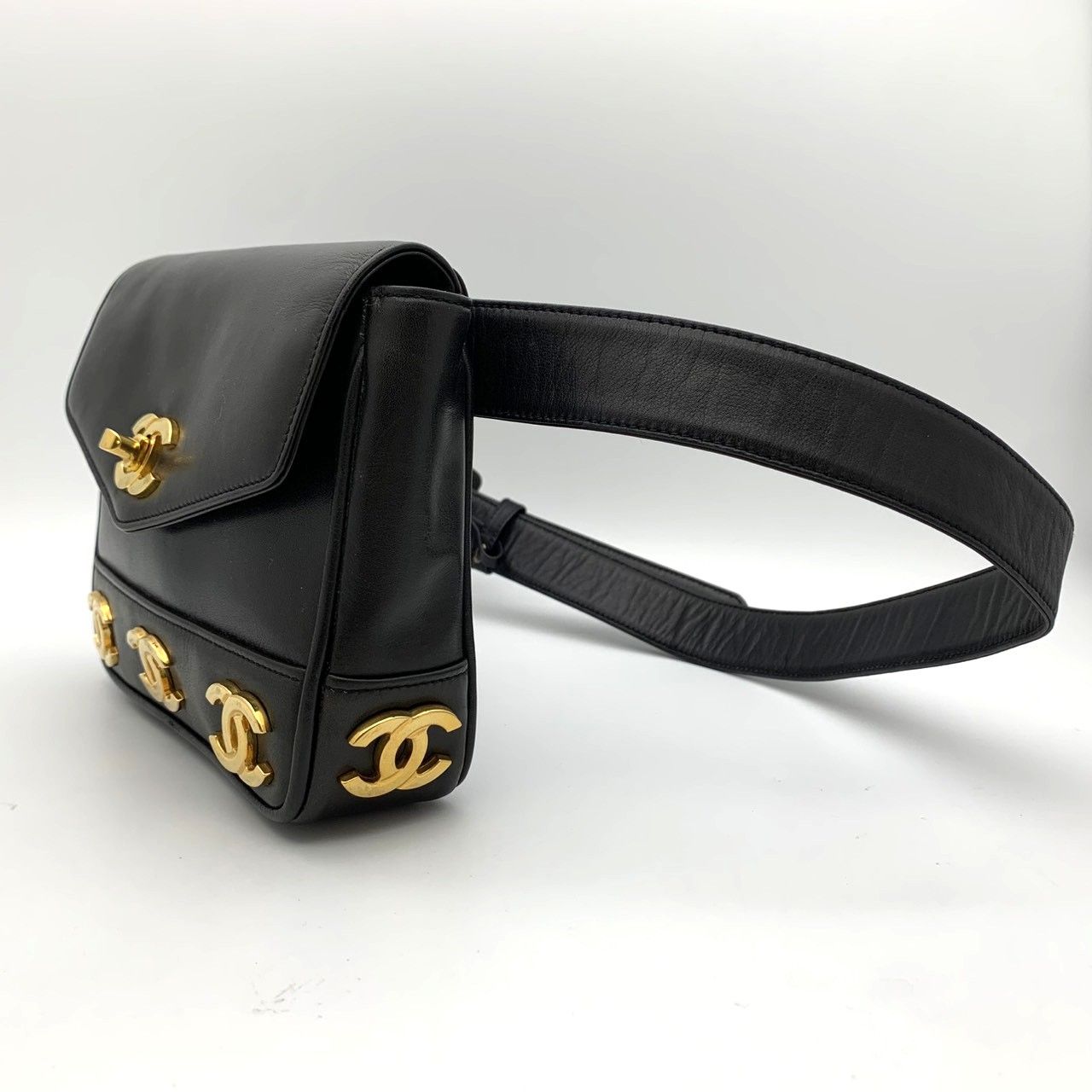 Chanel Waist Bag Triple CC Logo Leather Black — view 4
