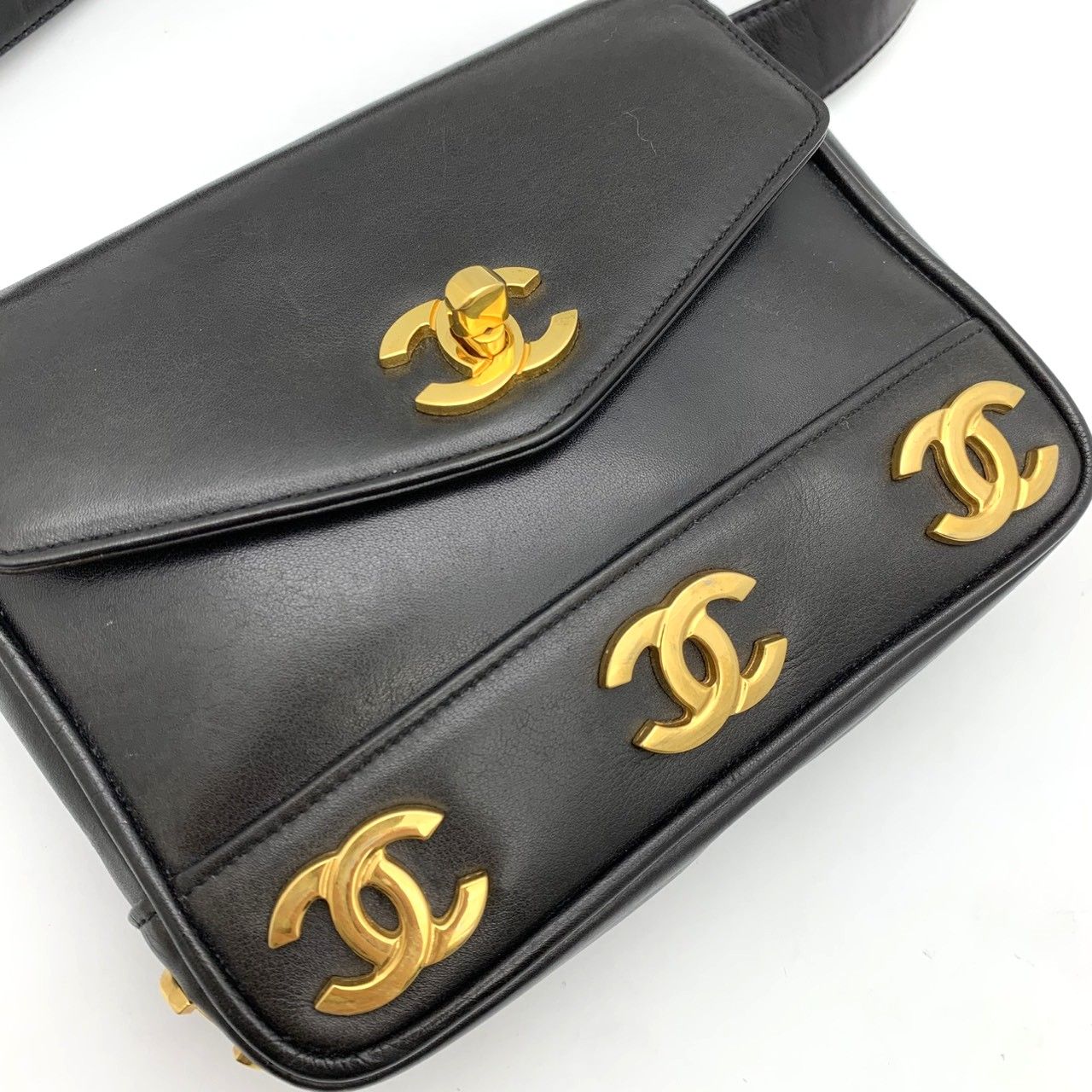 Chanel Waist Bag Triple CC Logo Leather Black — view 2