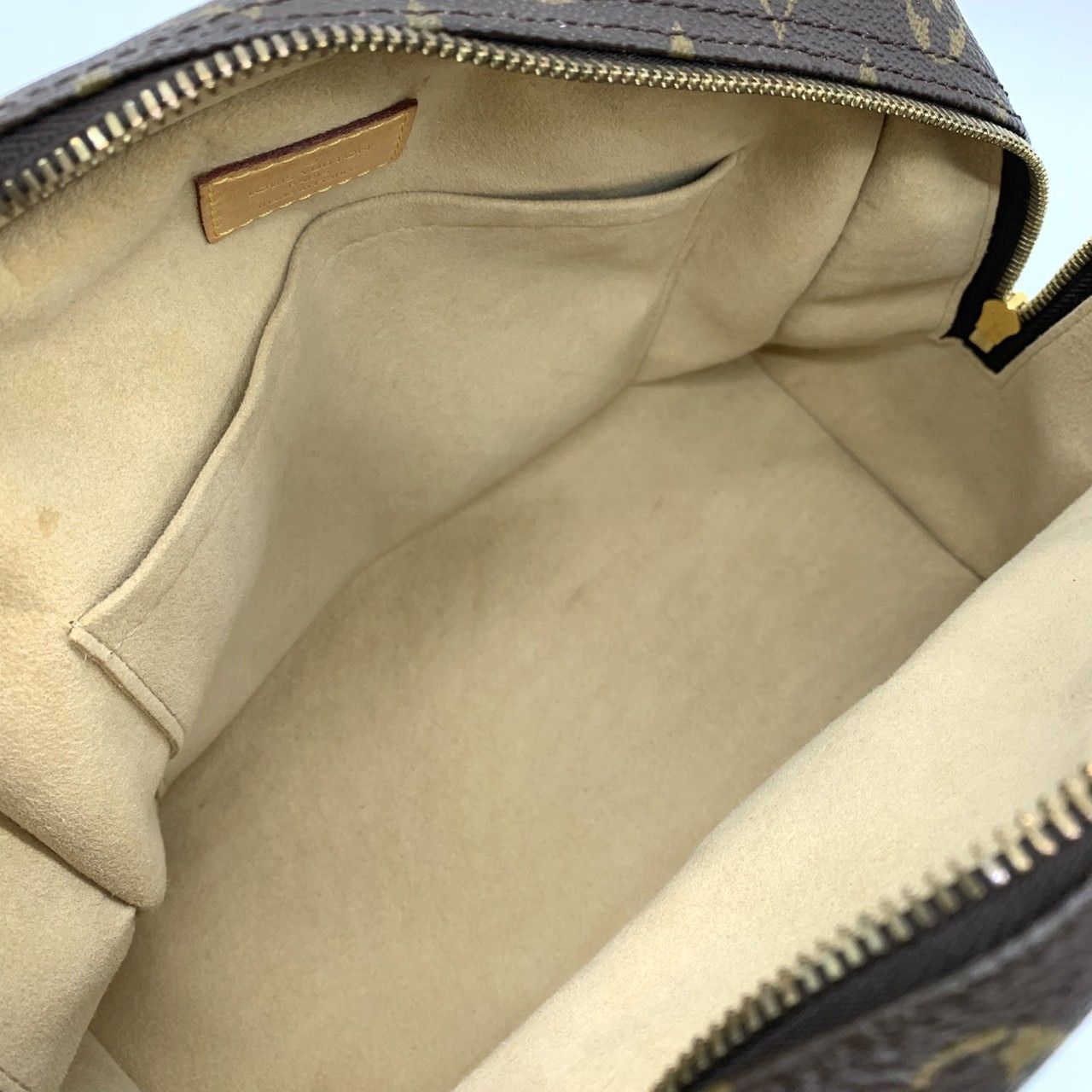 Louis Vuitton Manhattan PM Handbag Monogram Canvas Brown — view 7