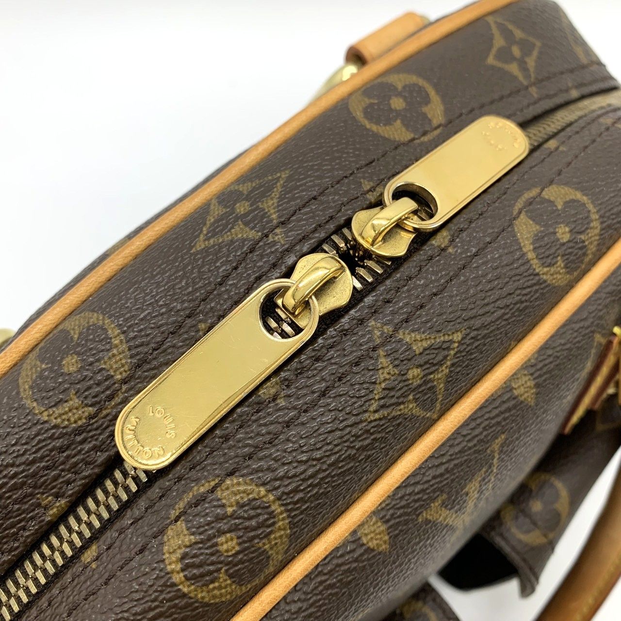 Louis Vuitton Manhattan PM Handbag Monogram Canvas Brown — view 9