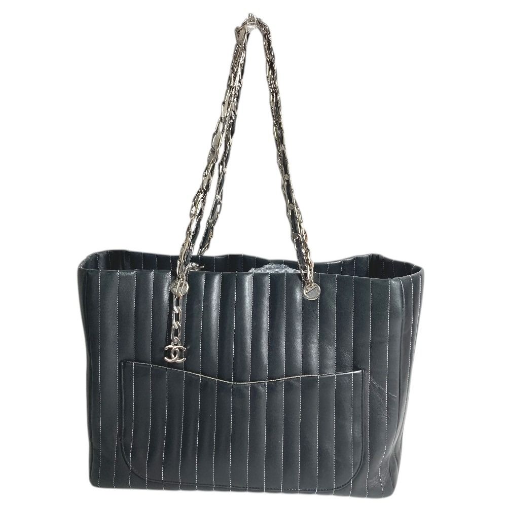 Chanel Shoulder Bag CC Logo Leather Black — view 2