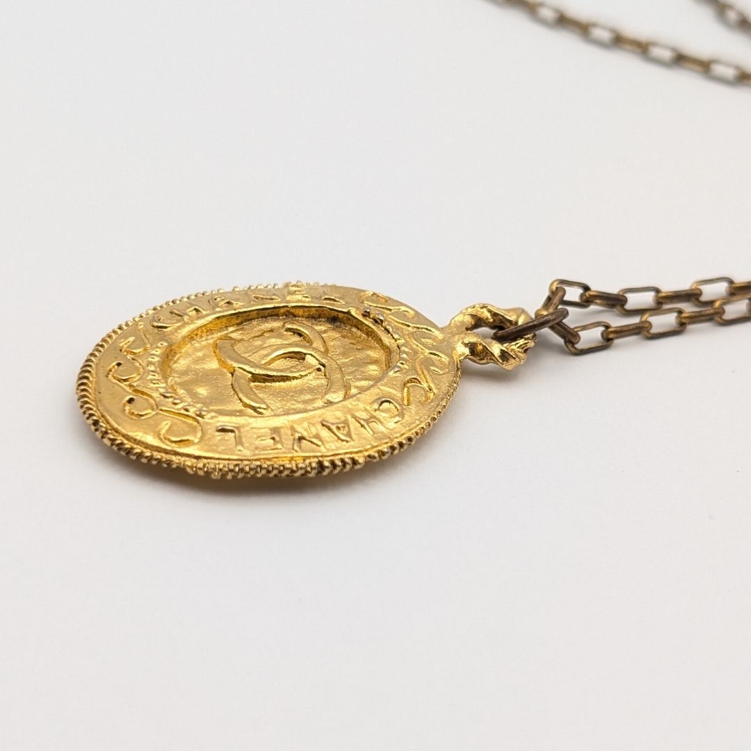 Chanel CC Logo Gold Necklace First Era Vintage — view 3