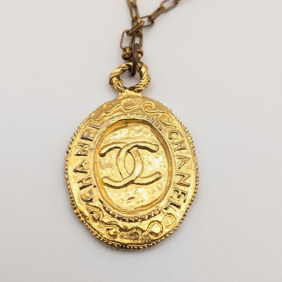 Chanel CC Logo Gold Necklace First Era Vintage — view 2