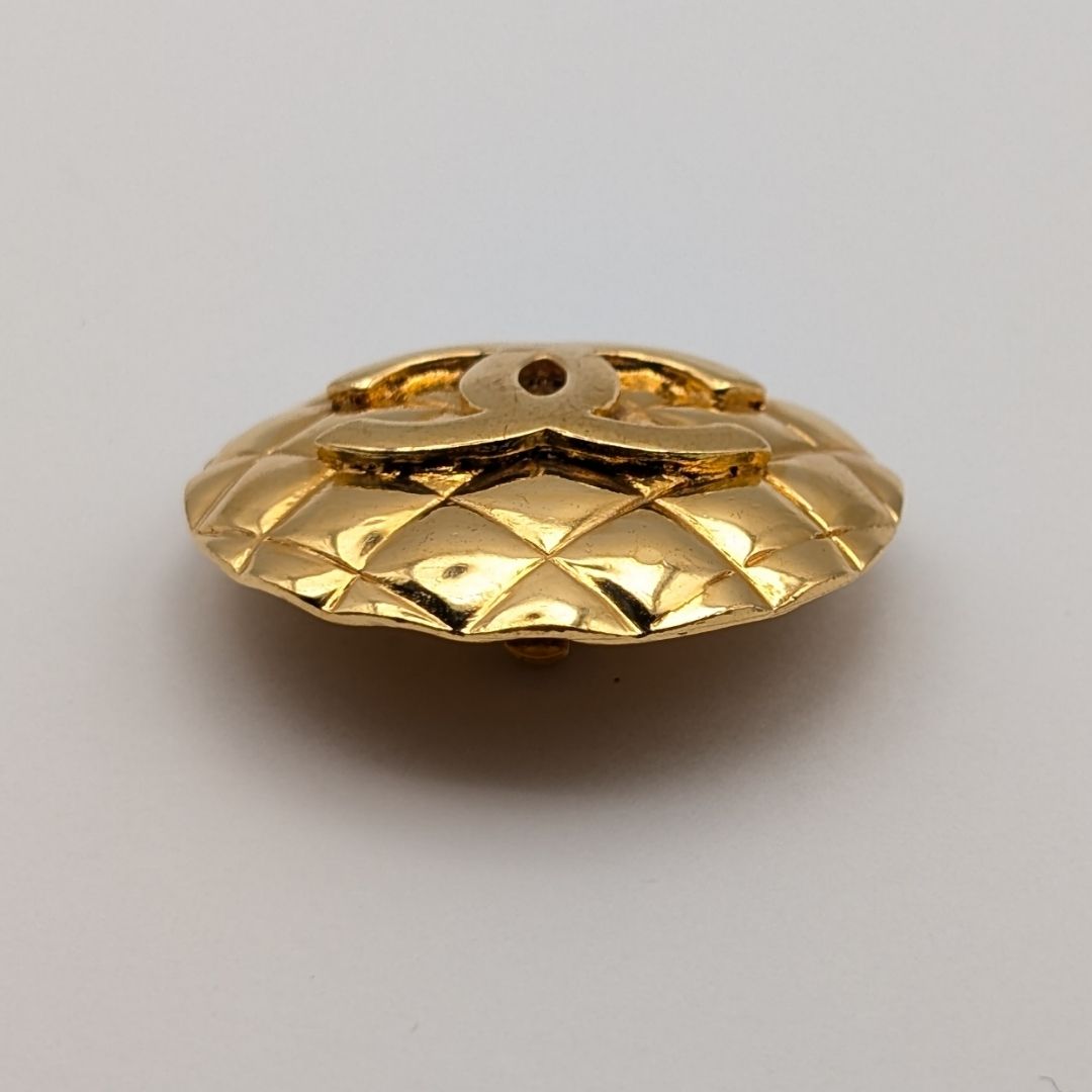 Chanel Earrings CC Logo Quilted Round Circle Gold Vintage 28 Single — view 2