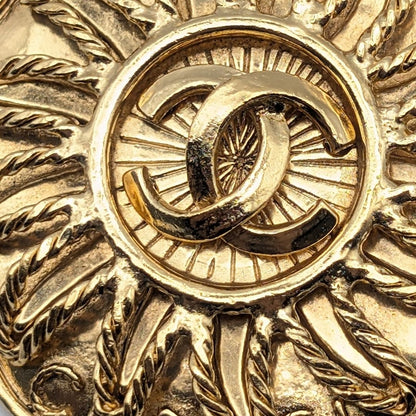 Chanel Brooch CC Logo Gold Sun Round Vintage — view 3