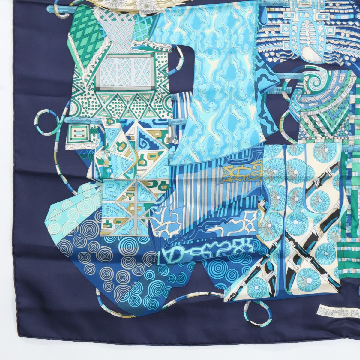 Hermes Voyage en Etoffes a Journey Through the World's Fabrics Silk Carre 90 — view 4