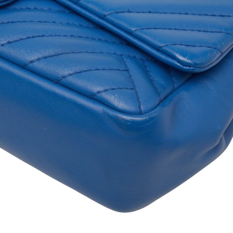Chanel Chez Blanc Stitch CC Logo Shoulder Bag Blue Leather — view 4