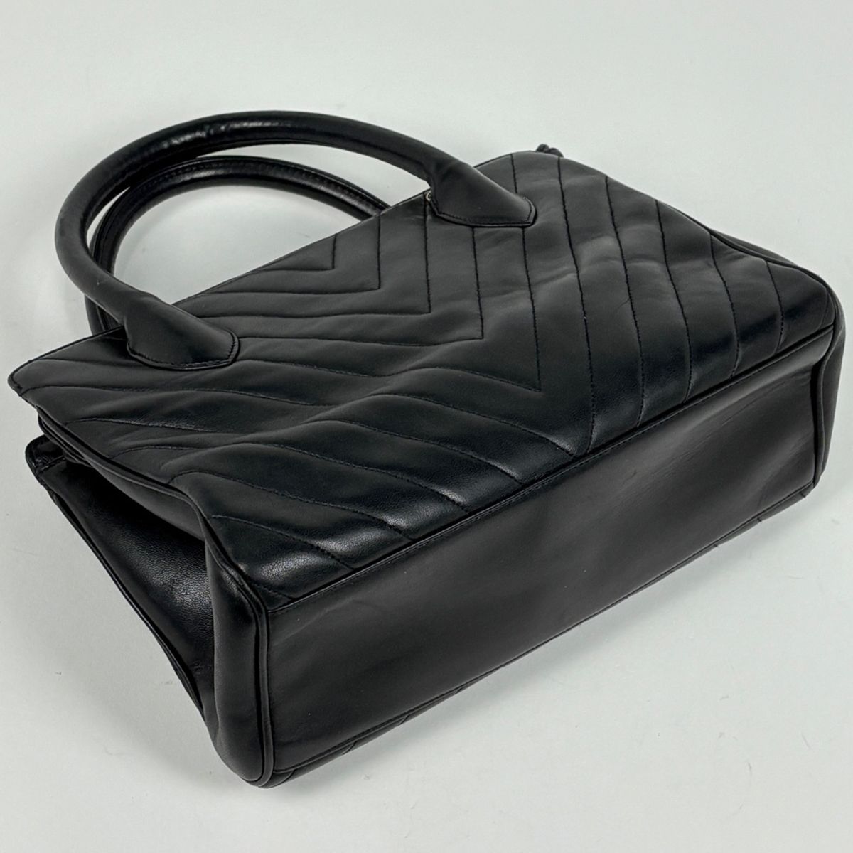 Chanel Stitch Handbag Blanc CC Logo Leather Black — view 2