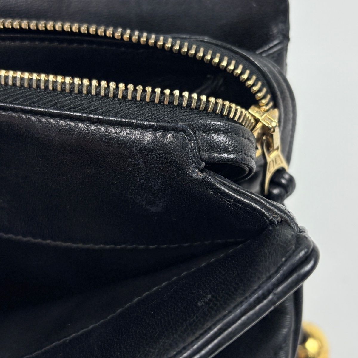 Chanel Stitch Handbag Blanc CC Logo Leather Black — view 9