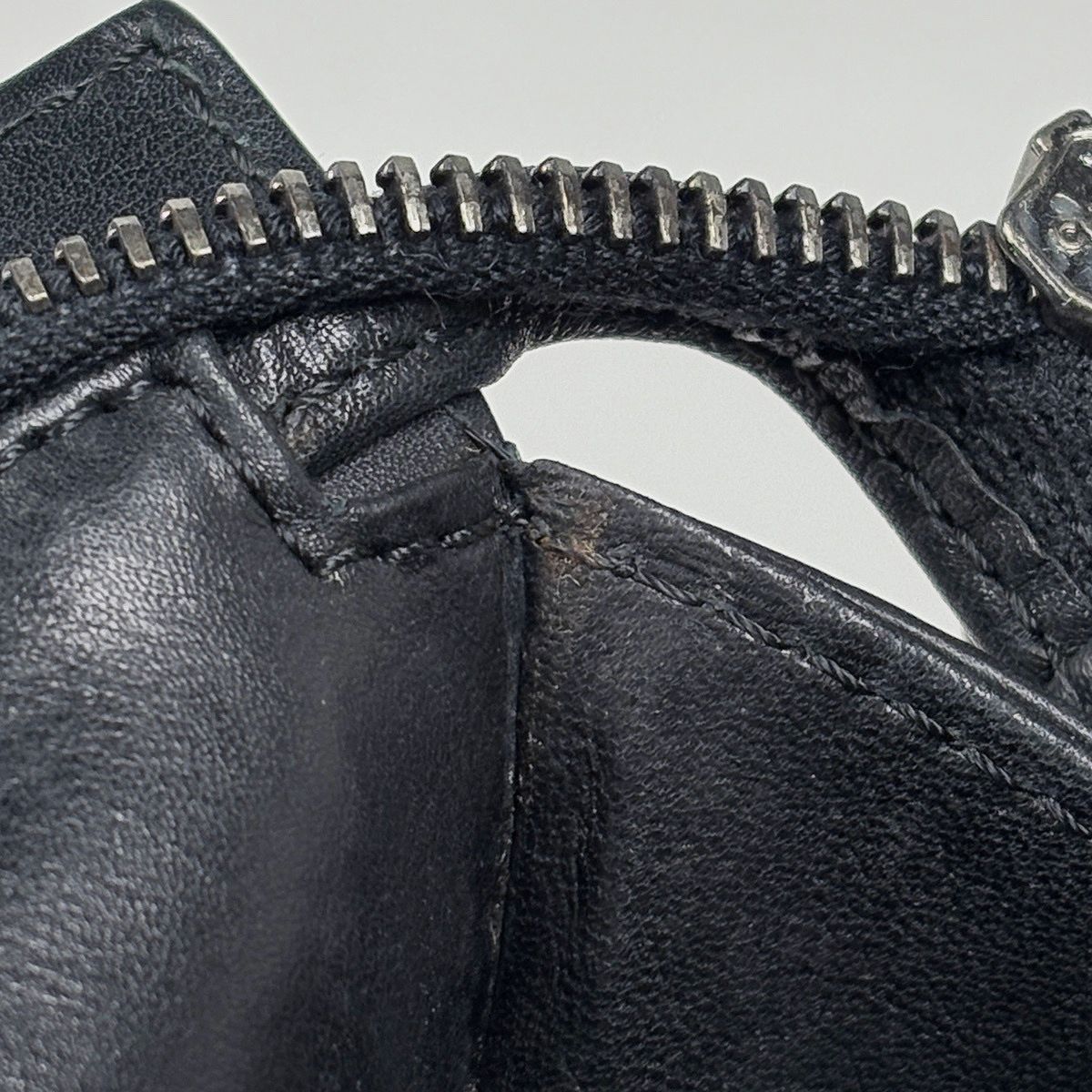 Chanel CC Logo Tote Leather Black — view 7