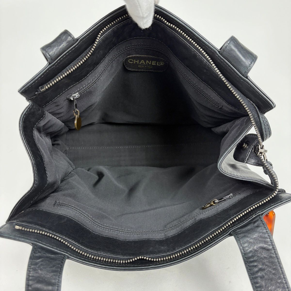 Chanel CC Logo Tote Leather Black — view 8
