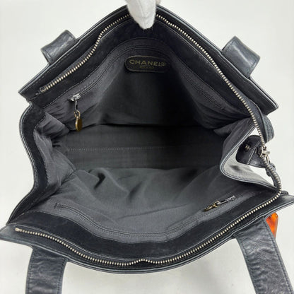Chanel CC Logo Tote Leather Black — view 8