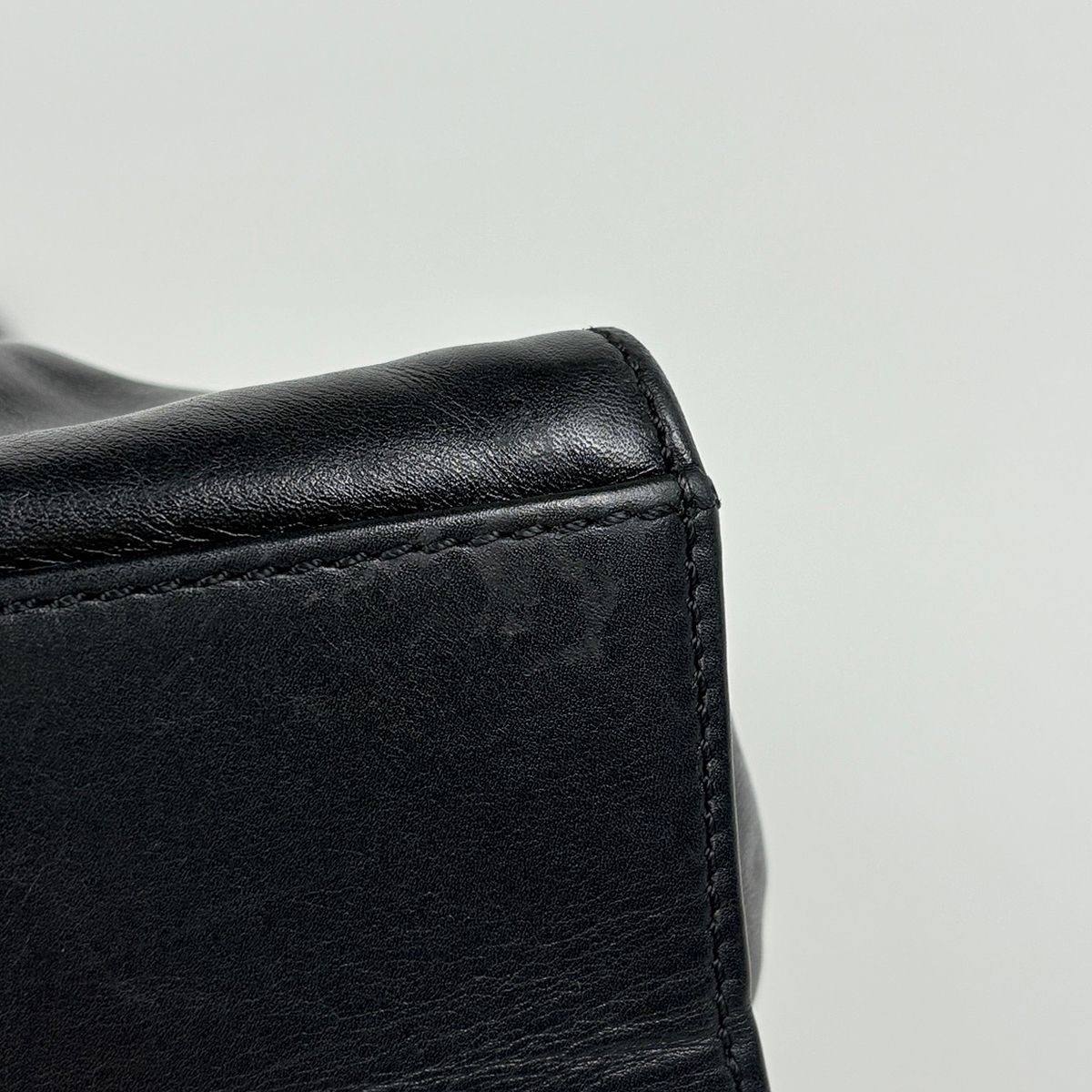 Chanel CC Logo Tote Leather Black — view 3