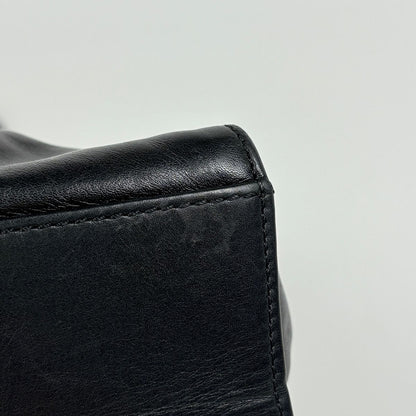 Chanel CC Logo Tote Leather Black — view 3