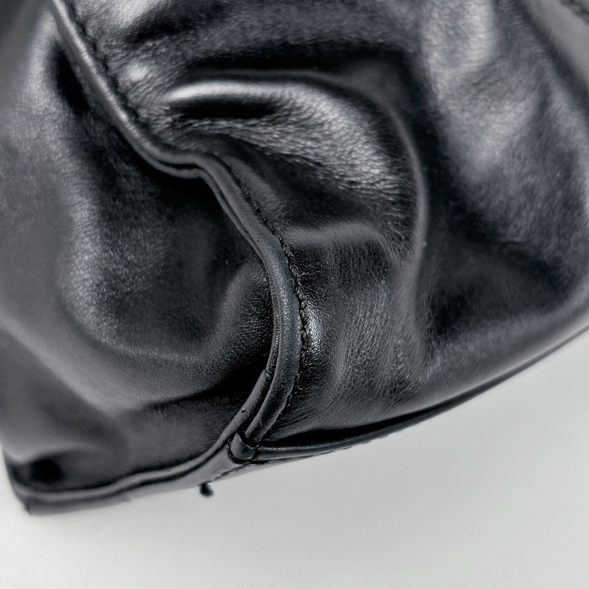 Chanel CC Logo Tote Leather Black — view 4