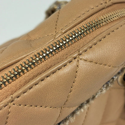 Chanel CC Logo Chain Shoulder Bag Tweed Quilted Leather Beige — view 5