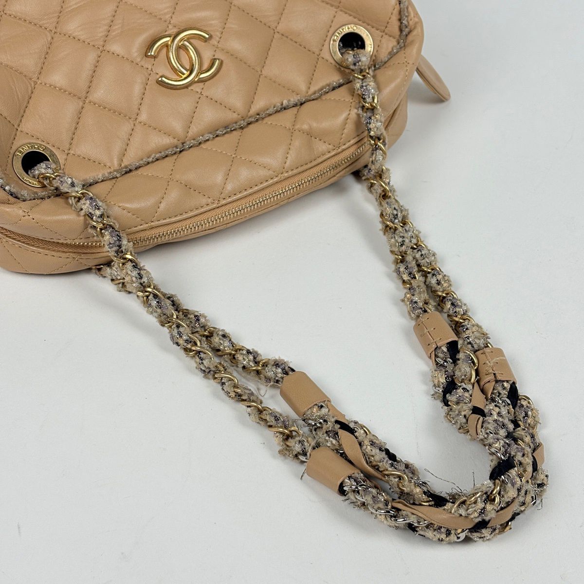 Chanel CC Logo Chain Shoulder Bag Tweed Quilted Leather Beige — view 7