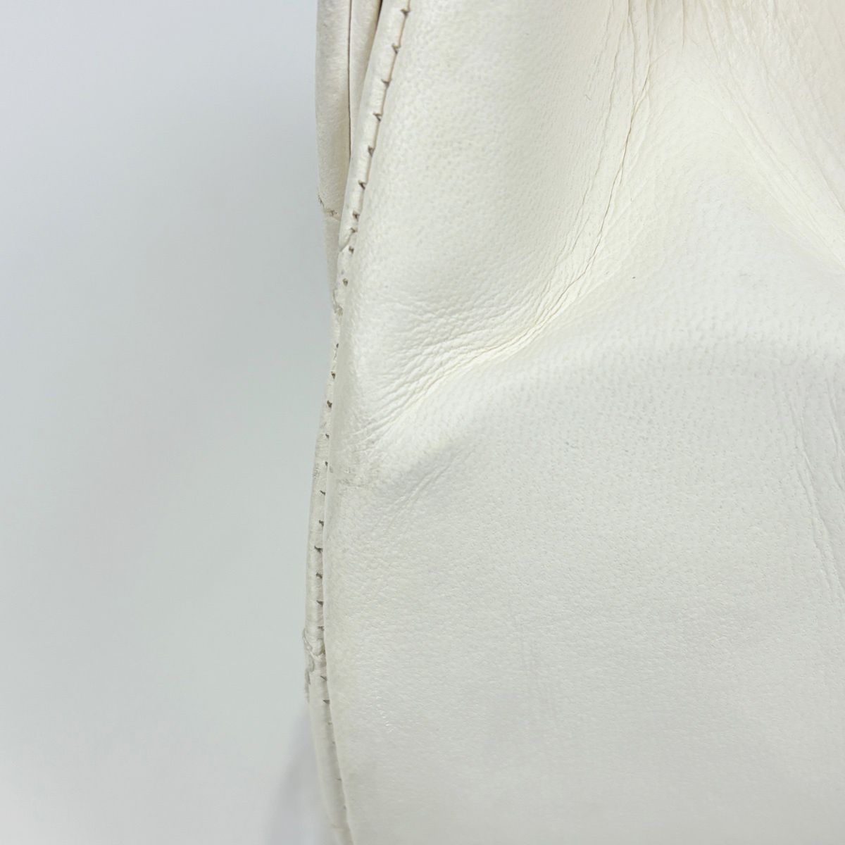 Chanel CC Logo Chain Shoulder Bag Leather White — view 8