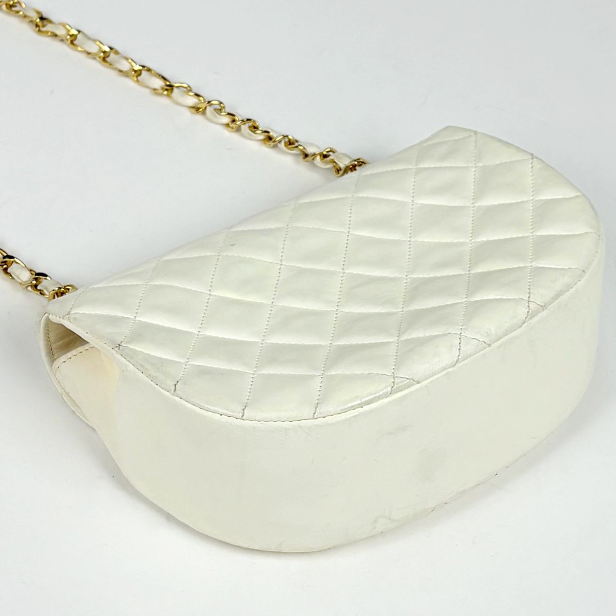 Chanel CC Logo Chain Shoulder Bag Leather White — view 2