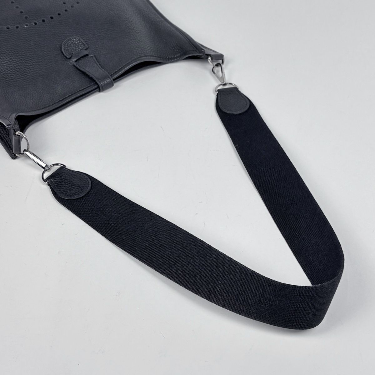 Hermes Evelyne 1 GM Perforated Logo Shoulder Bag Taurillon Clemence Black — view 6